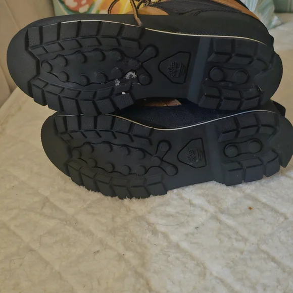 Timberland Kids Brown and Black Boots - Picture 6 of 10